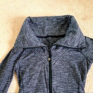 Lululemon Women’s sweater Size 2